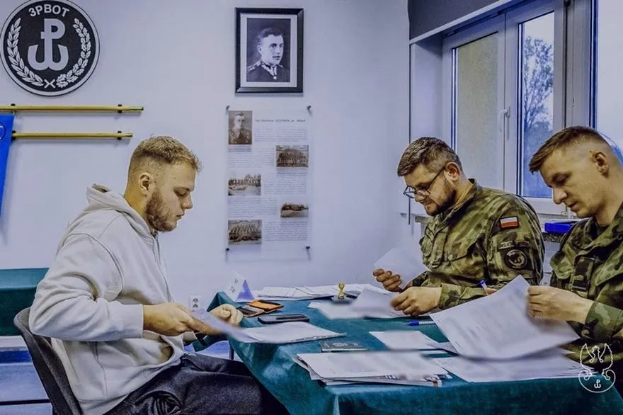 Dlaczego w wojsku rozmowa kwalifikacyjna decyduje o przyjęciu — jak się przygotować